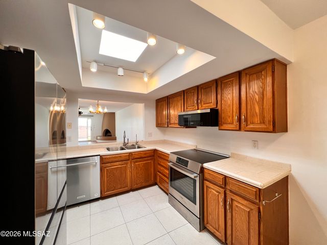 5526 N Arroyo Grande Drive, Tucson, AZ 85718