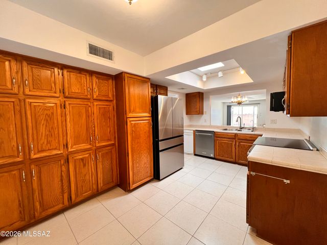 5526 N Arroyo Grande Drive, Tucson, AZ 85718