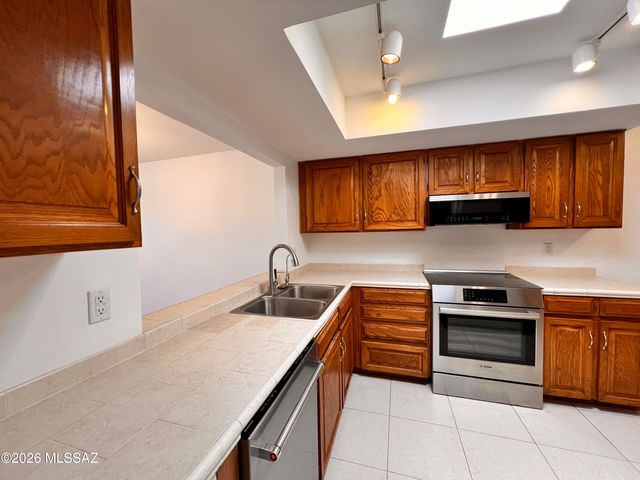 5526 N Arroyo Grande Drive, Tucson, AZ 85718