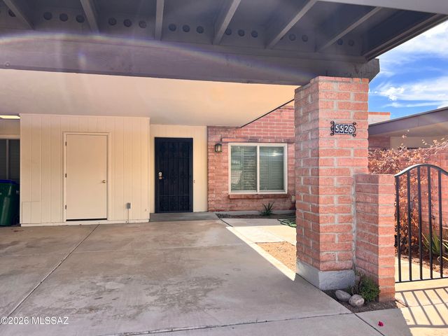 5526 N Arroyo Grande Drive, Tucson, AZ 85718