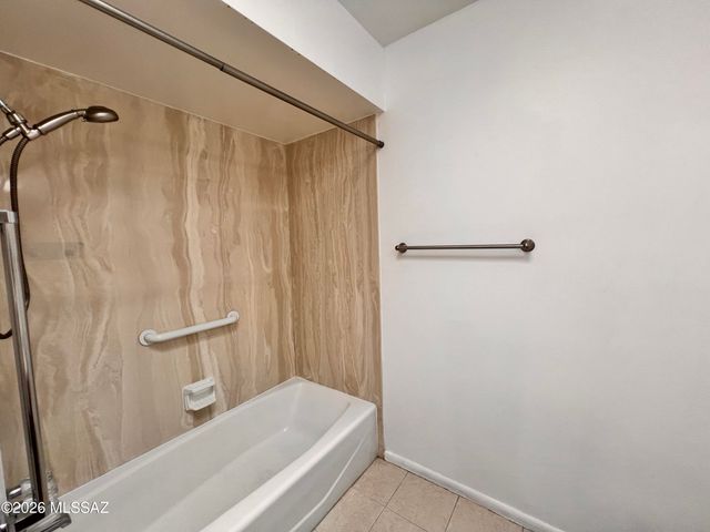 5526 N Arroyo Grande Drive, Tucson, AZ 85718
