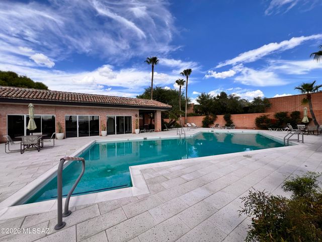 5526 N Arroyo Grande Drive, Tucson, AZ 85718