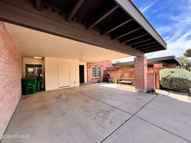 5526 N Arroyo Grande Drive, Tucson, AZ 85718
