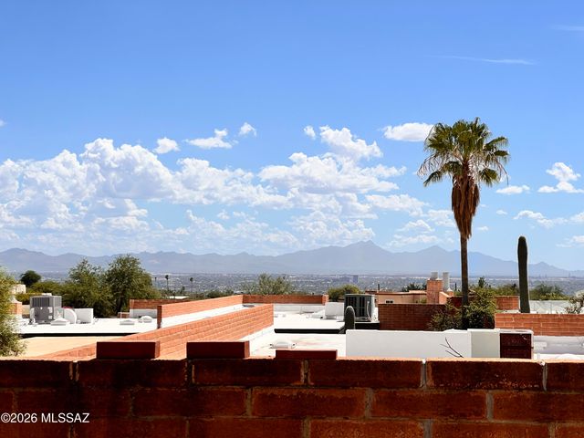 5526 N Arroyo Grande Drive, Tucson, AZ 85718