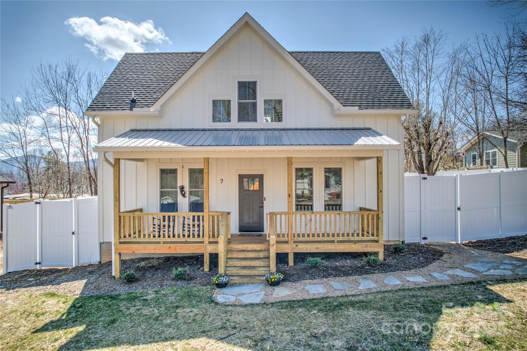 7 Mountain View Avenue, Black Mountain, NC 28711