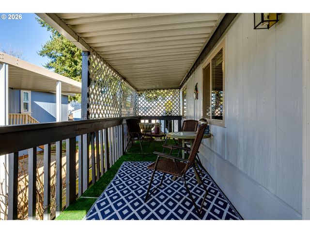 1400 CANDLELIGHT Dr, Eugene, OR 97402