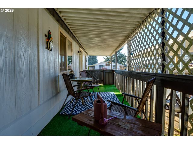 1400 CANDLELIGHT Dr, Eugene, OR 97402