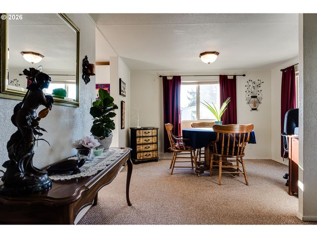 1400 CANDLELIGHT Dr, Eugene, OR 97402