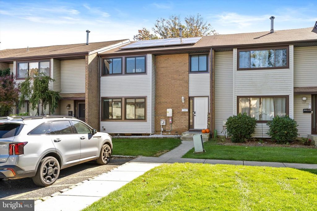 9 TWIN RIVERS DR N, HIGHTSTOWN, NJ 08520 — photo 2