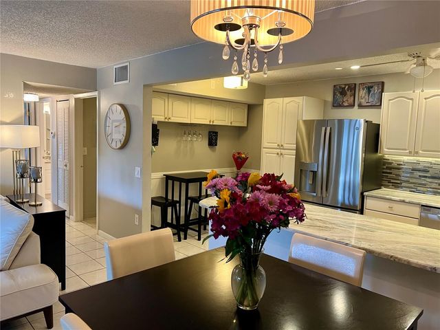 1151 PINE RIDGE CIRCLE W G2, Tarpon Springs, FL 34688