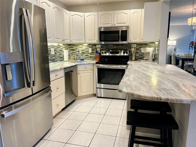 1151 PINE RIDGE CIRCLE W G2, Tarpon Springs, FL 34688