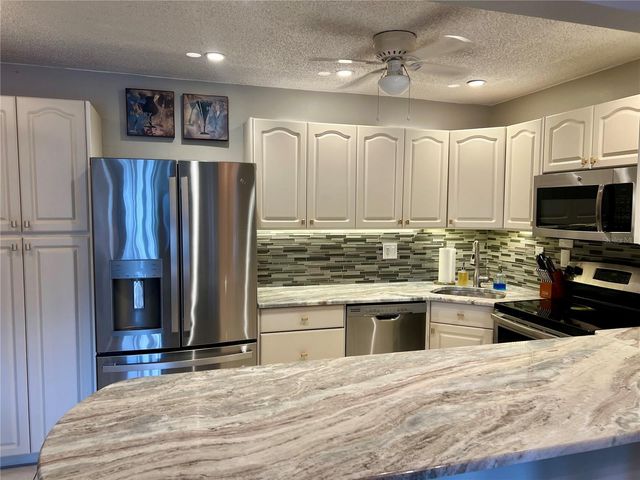 1151 PINE RIDGE CIRCLE W G2, Tarpon Springs, FL 34688