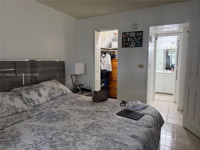 4550 NW 9th St 215E, Miami, FL 33126