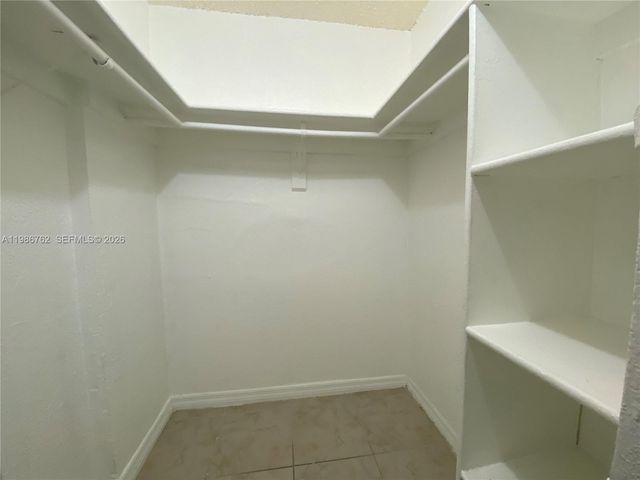 4550 NW 9th St 215E, Miami, FL 33126