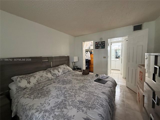 4550 NW 9th St 215E, Miami, FL 33126