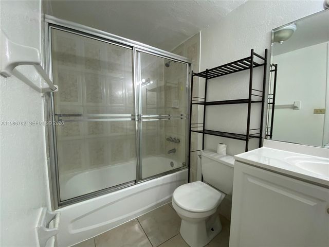 4550 NW 9th St 215E, Miami, FL 33126