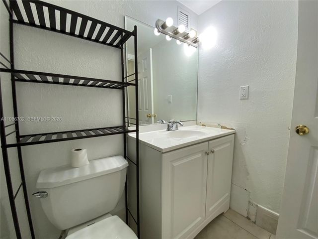 4550 NW 9th St 215E, Miami, FL 33126