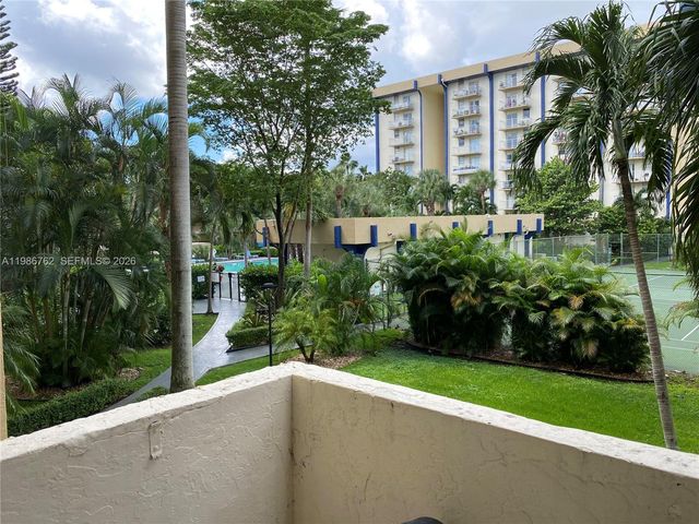 4550 NW 9th St 215E, Miami, FL 33126