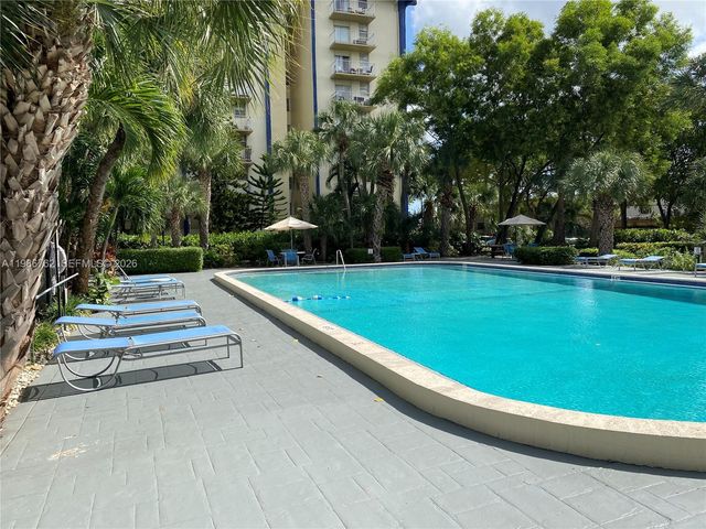 4550 NW 9th St 215E, Miami, FL 33126