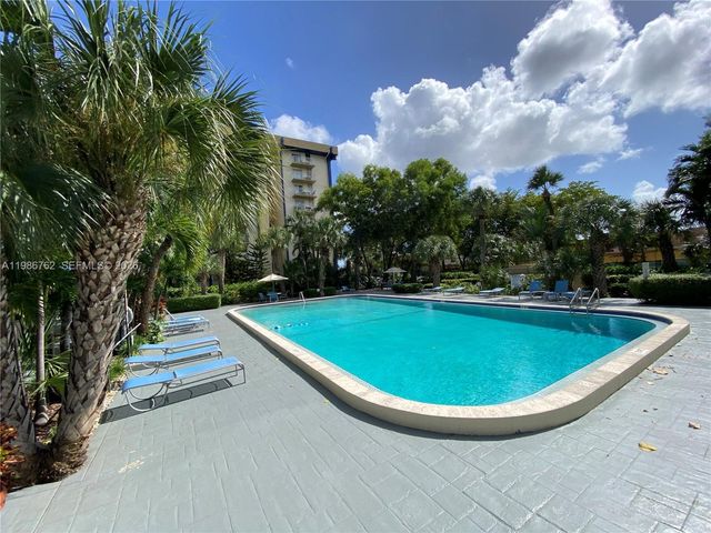 4550 NW 9th St 215E, Miami, FL 33126