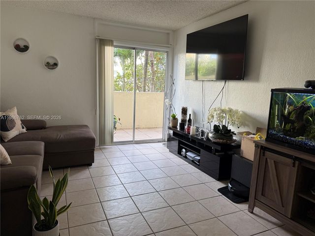 4550 NW 9th St 215E, Miami, FL 33126