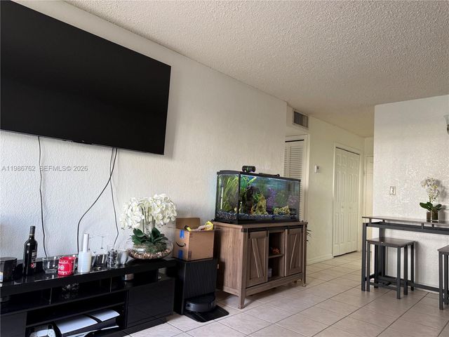 4550 NW 9th St 215E, Miami, FL 33126