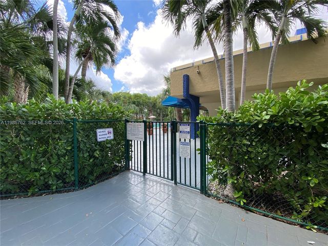 4550 NW 9th St 215E, Miami, FL 33126