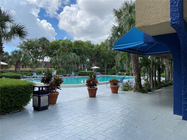 4550 NW 9th St 215E, Miami, FL 33126