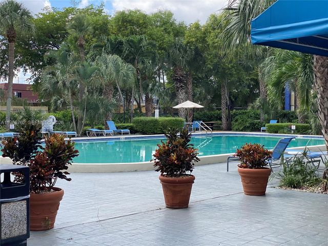 4550 NW 9th St 215E, Miami, FL 33126