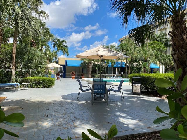 4550 NW 9th St 215E, Miami, FL 33126