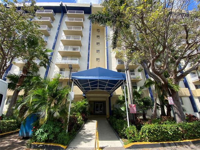 4550 NW 9th St 215E, Miami, FL 33126