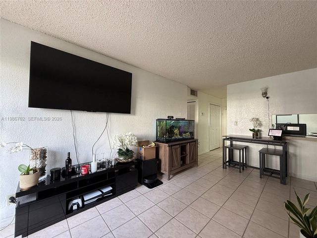 4550 NW 9th St 215E, Miami, FL 33126