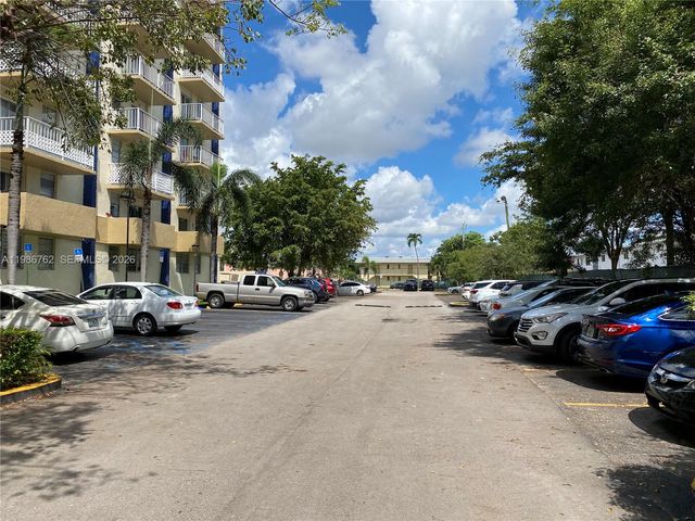 4550 NW 9th St 215E, Miami, FL 33126