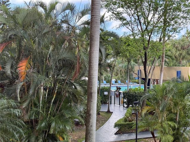 4550 NW 9th St 215E, Miami, FL 33126