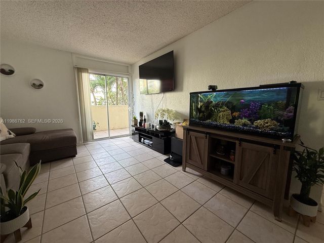 4550 NW 9th St 215E, Miami, FL 33126