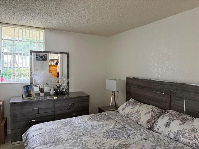 4550 NW 9th St 215E, Miami, FL 33126