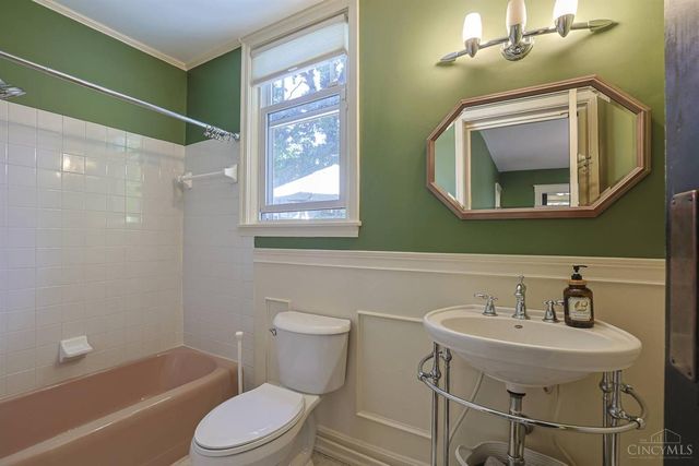 1704 E McMillan Street, Cincinnati, OH 45206