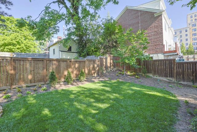 1704 E McMillan Street, Cincinnati, OH 45206