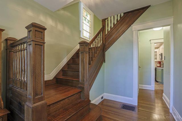 1704 E McMillan Street, Cincinnati, OH 45206