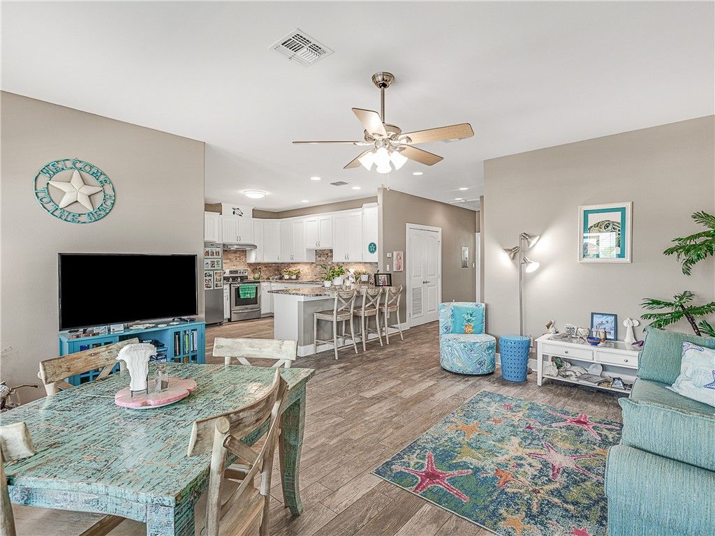 413 6th St, Port Aransas, TX 78373 — photo 3