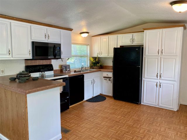 160 Champion Way, Livingston, TX 77351