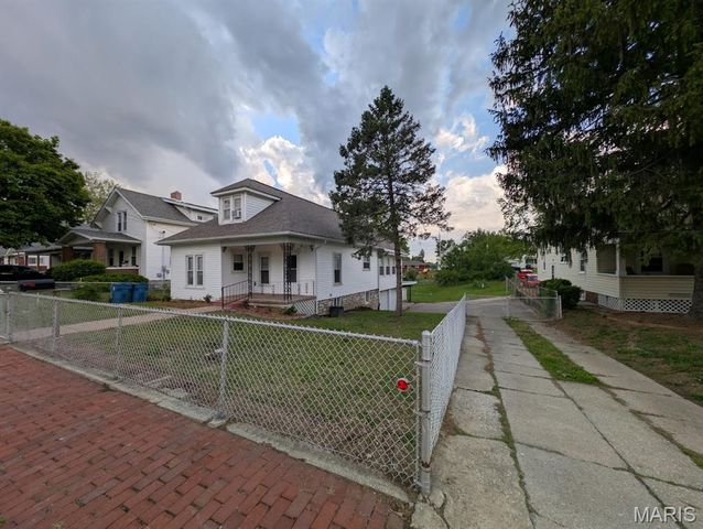 208 W Elm Street, Alton, IL 62002