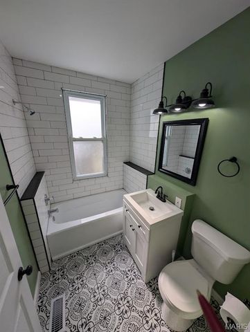 208 W Elm Street, Alton, IL 62002