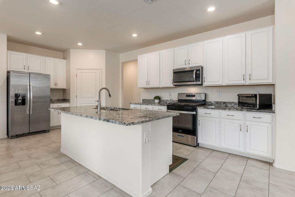 Image 11 of property listing at 8686 N CALLE LA CANOA --, Tucson, AZ 85742