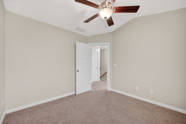 704 N 14th Avenue, Winterset, IA 50273