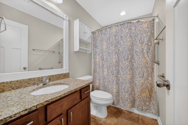 704 N 14th Avenue, Winterset, IA 50273