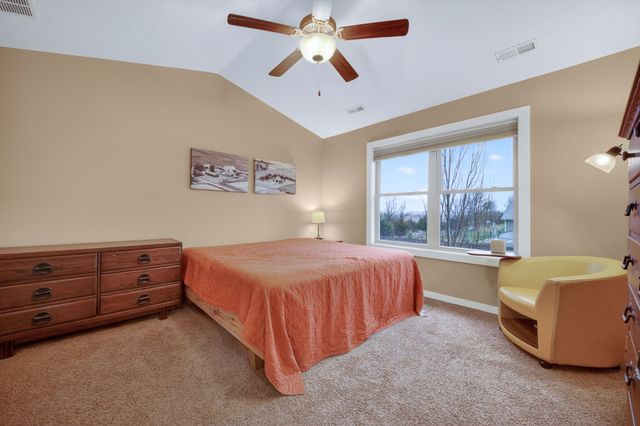 704 N 14th Avenue, Winterset, IA 50273