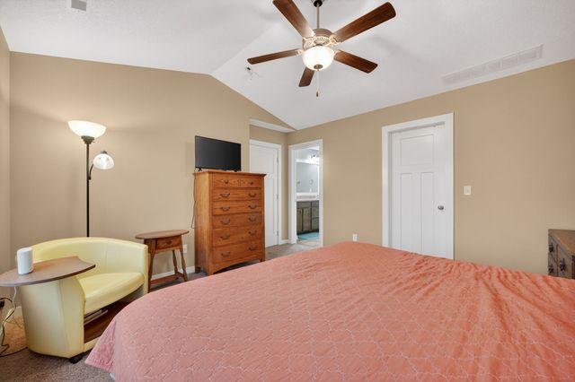 704 N 14th Avenue, Winterset, IA 50273