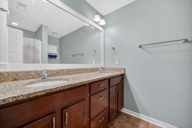 704 N 14th Avenue, Winterset, IA 50273