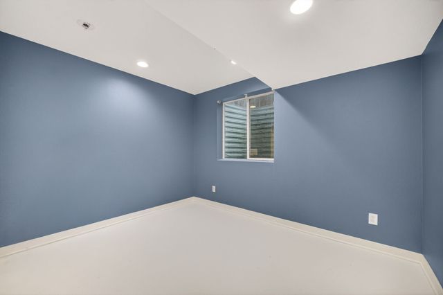 704 N 14th Avenue, Winterset, IA 50273
